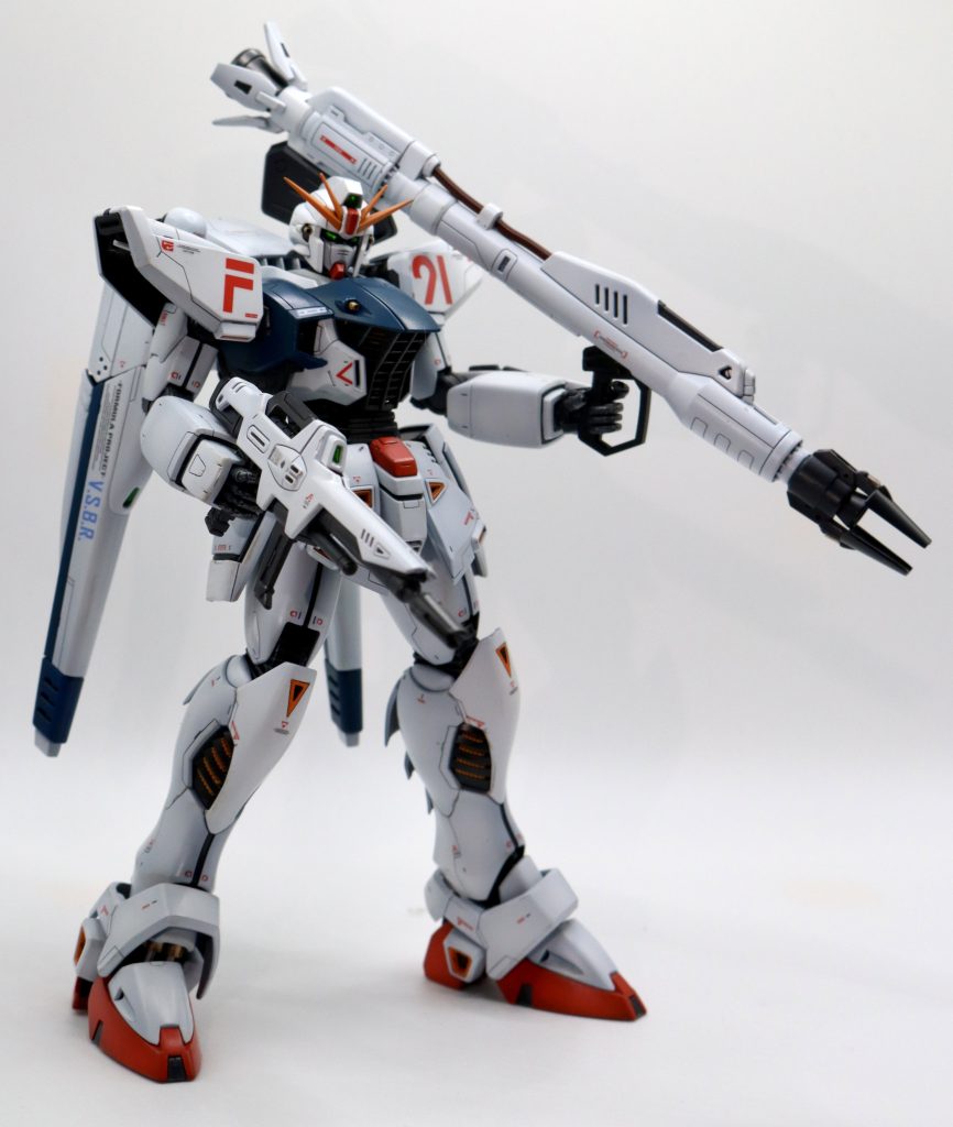 ウェスバーは当然使える状態ですが、手に持つのに難儀しそうなので、写真は諦めました(gundam-kao10)