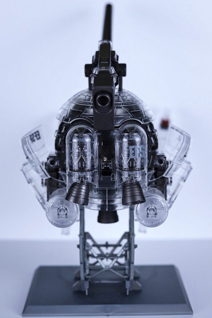 今回初めてドライデカール？ってのを貼りましたけどめっちゃ難しいんですね！！最初水転写式デカールと思って水に付けましたが勿論何も起きませんでしたw大きめのものだと途中で敗れちゃったりして苦戦しました…(gandam2)