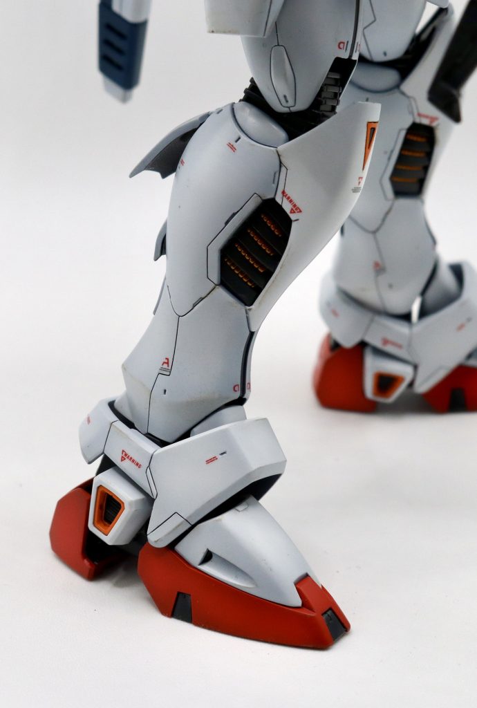 見えにくいですが、くるぶしのダクト？は、シャッター風にしています