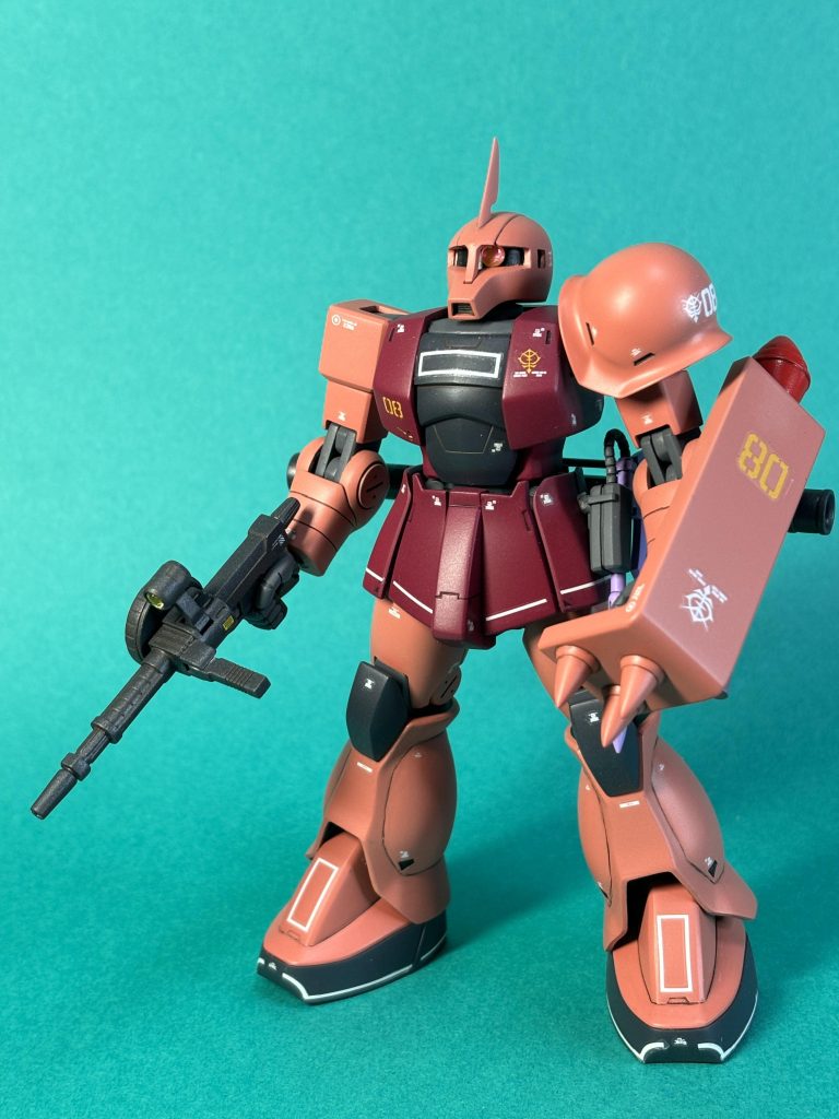 バズーカ小さい。肩のバズーカラックは付けてません。