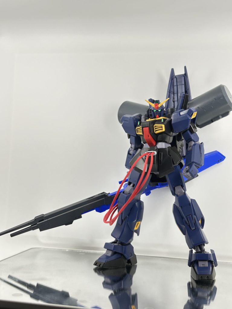 ピンバイスぶち抜いてオプションのMSスラスターをコネクタに見立ててます