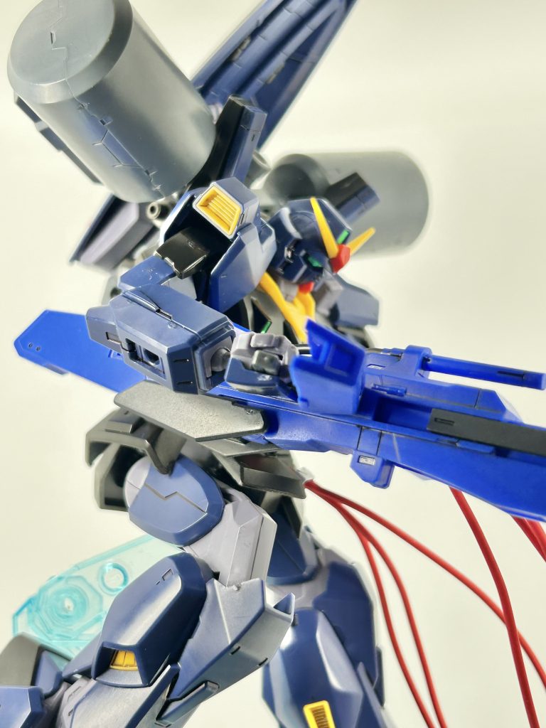 マラサイがティターンズに渡ったようにZ計画の一部のデータがティターンズに渡った的なポジションの機体