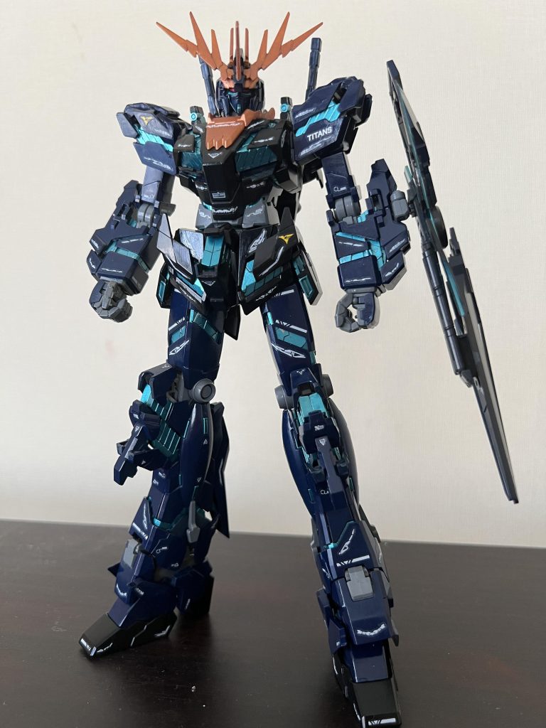 デストロイモードです。サイコフレームは青に近い緑っぽくしようと思って、青竹色を使ってみました。結構いい感じになったと思います。