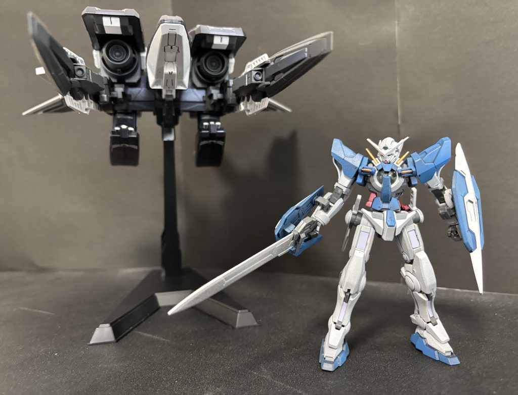 いよいよガンダムエクシアとの組み合わせ。この日の為にHGエクシアを調達してこちらも全塗装をしています。こちらはイメージに近い色合いになりました。