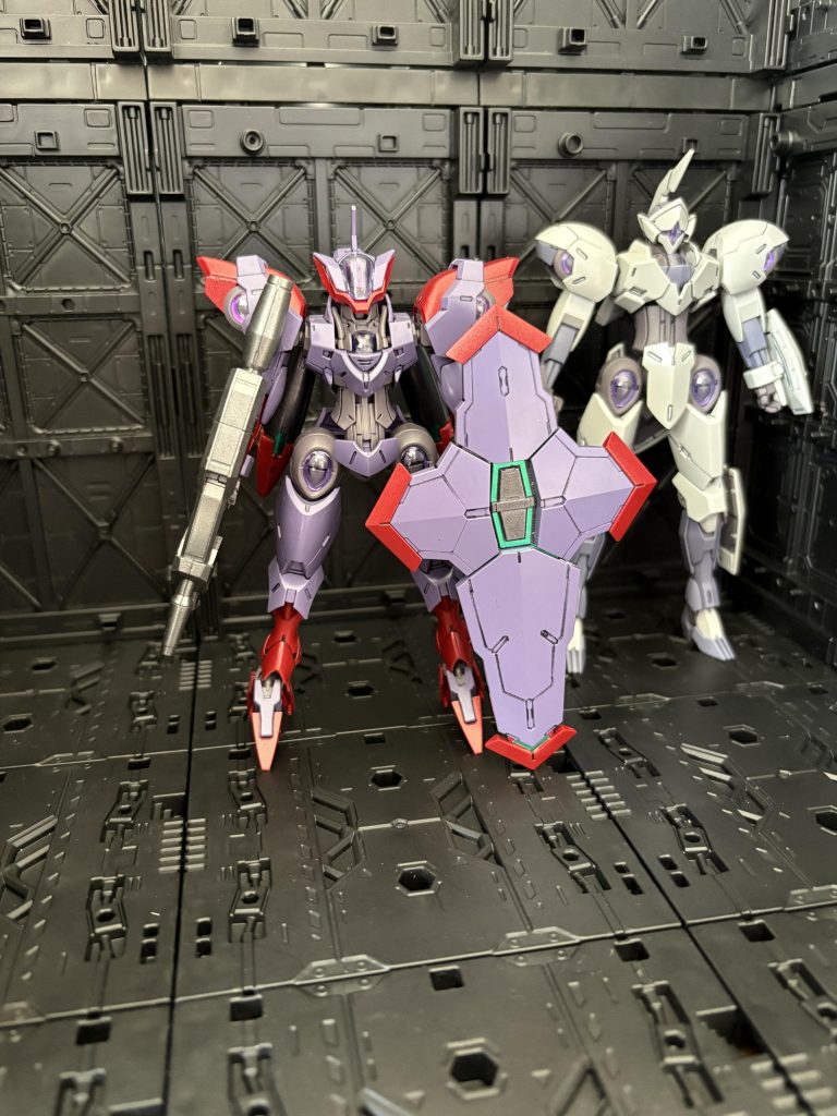 グラスレーの格納庫にて、ミカエリスも待機しています。