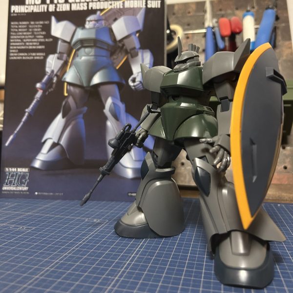 GUNSTAさんへの投稿作品は、拝見していましたが、制作はご無沙汰でございます。ゲルググはじめました！そのままでも十分に格好良いですね😊現在、ゲート処理までしています。制作の方向性、コンセプトは、只今、眺めながら思案中！
