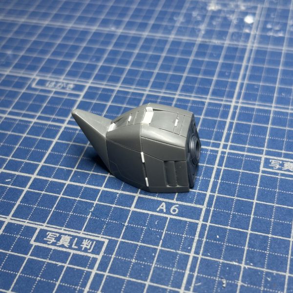 現在、肩.腕.脚の制作中。共に完成ではありませんが、ここで紐付け用に一度制作途中投稿。肩と腕は、スジボリとプラ棒と削りで段落ちを作り、凹凸を表現。脚は、形状変更中。（1枚目）