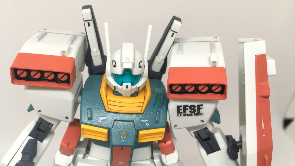 武器を付け足した量産型らしい機体です。