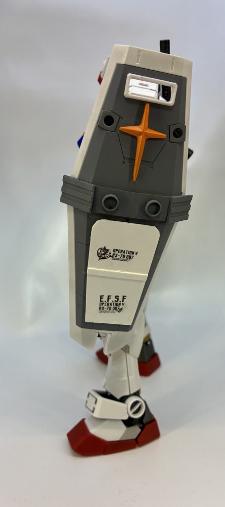 盾は設定画と異なりますが、作り易さを重視して作成