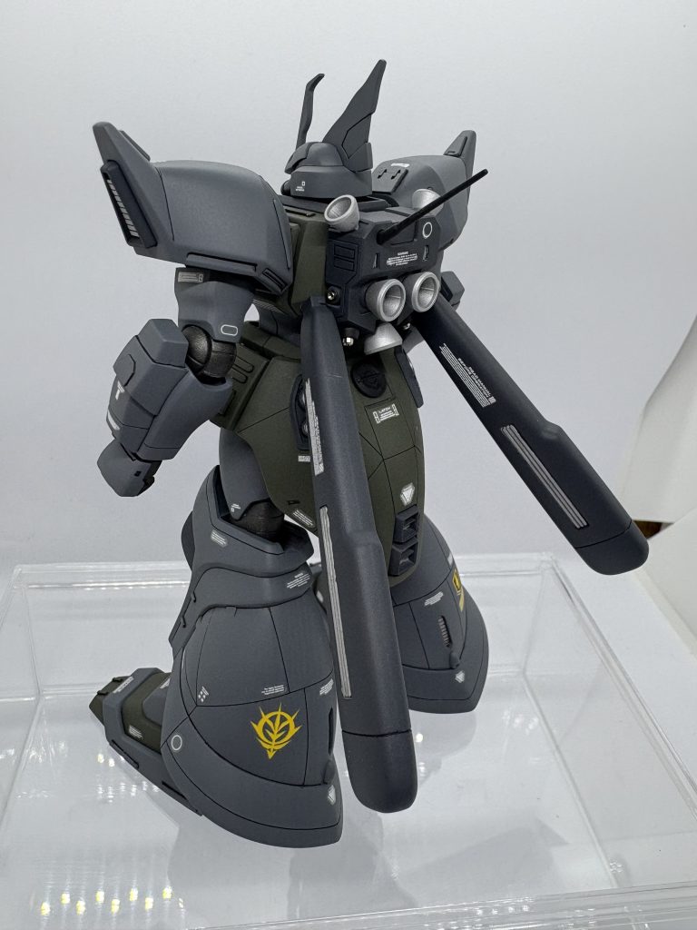 バックパックにちょっとだけメタルパーツを使いました