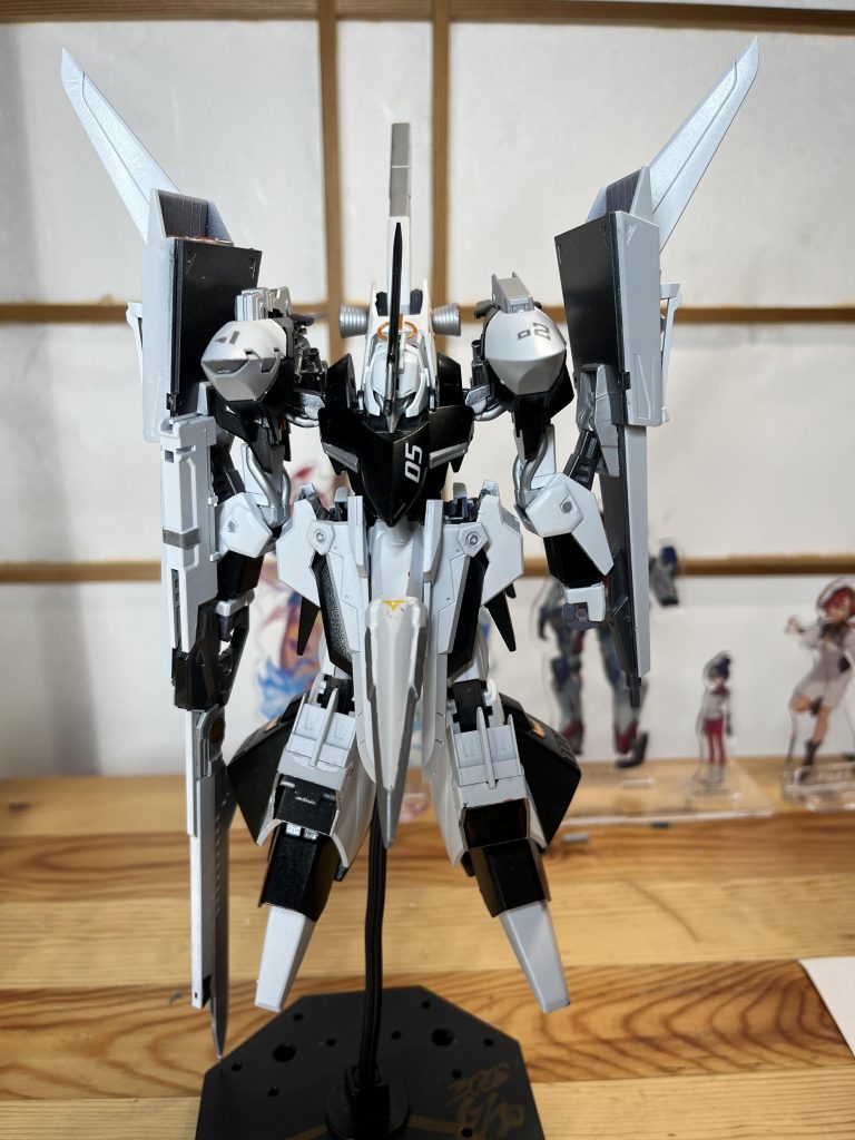 正面。ユニコーンストライカーという名前は、アンテナから来ています。(バウのアンテナ)