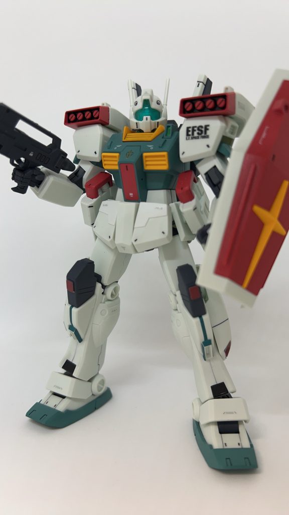 スカートの前側だけプラ板を貼りました。