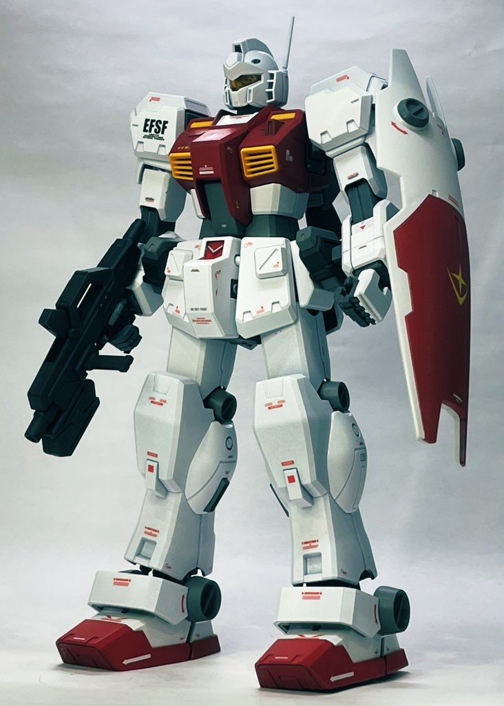 MG ジム・クゥエルをコンペイトウ方面軍仕様カラーに全塗装。一般販売版ではなくプレバンのAOZ版で制作しました。