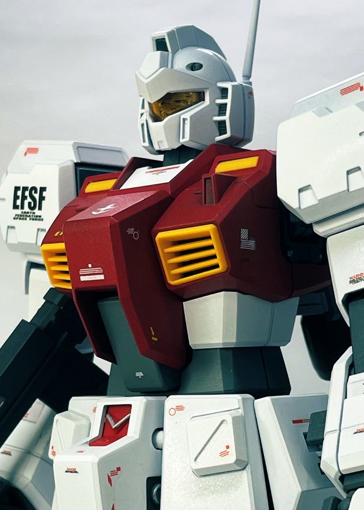 ただし、プレバンはおでこのパーツが一体形成なので塗装が面倒。なので自分は塗装せずこのままで。これはこれでしっくりくるかなと。