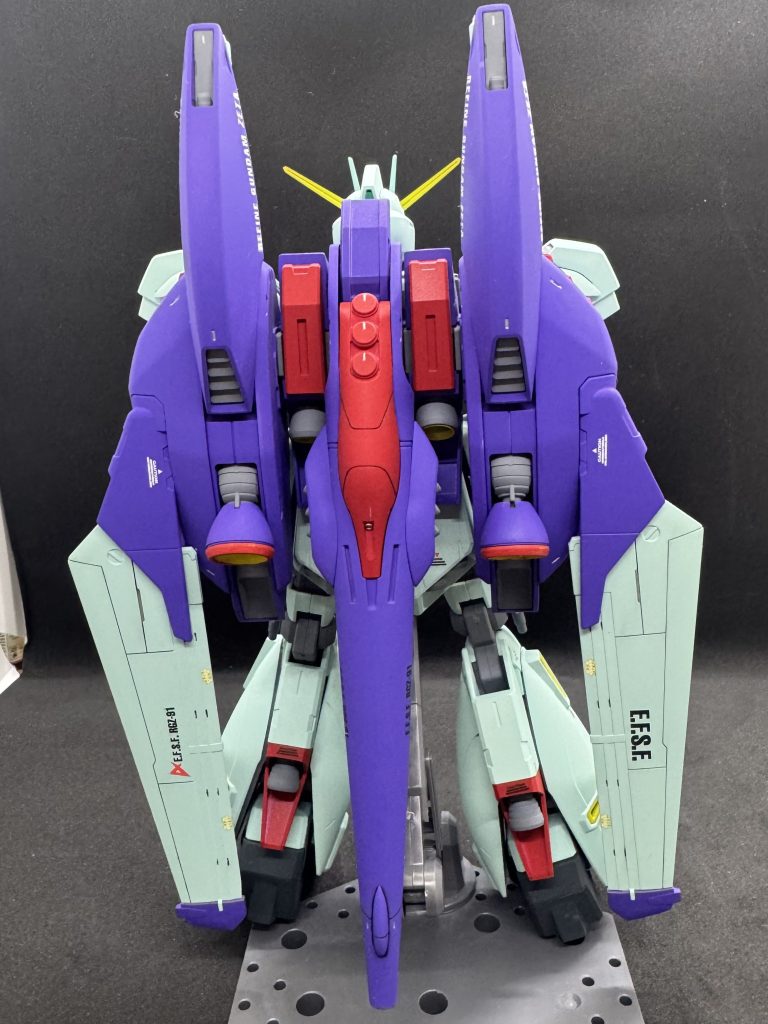 やっぱMGはパーツも多いしデカいし塗装がたいへんですが、組み上がった時の満足度が高い。