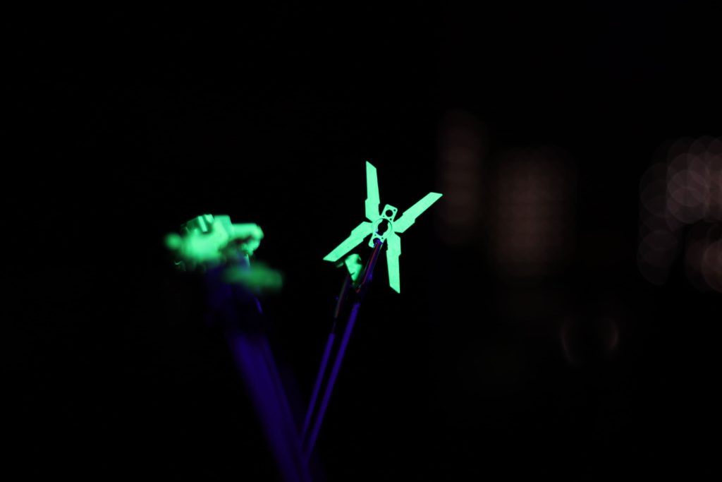 光り具合のテスト。緑単色だと最終決戦仕様とかぶるので黄色や青を足してグラデーションに変更。