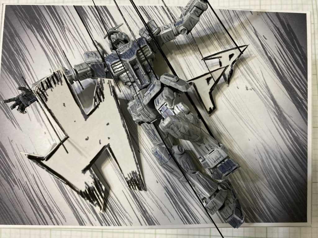 躍動感を出したくて、両脚の曲線を内側にしたのと、脇下があらわになる為閉じたのが改造点です。