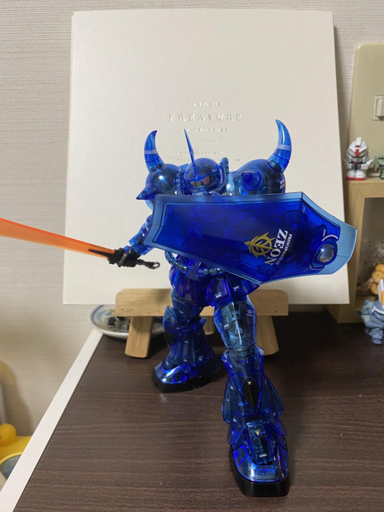 盾の構えが微妙だなぁ…