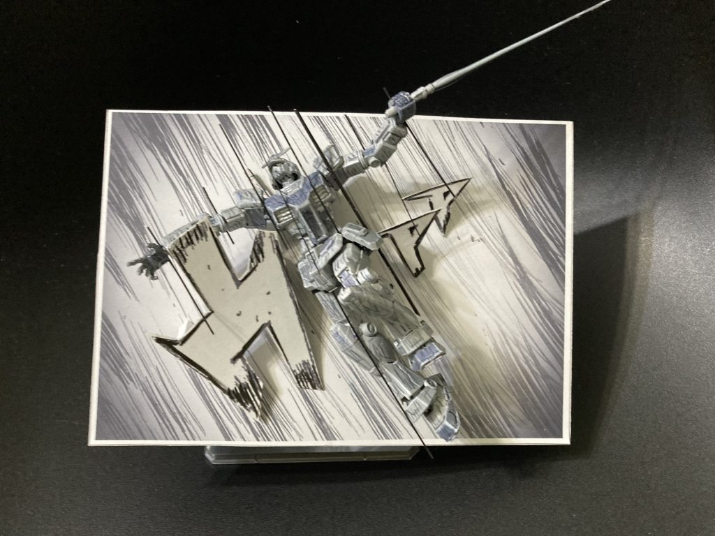 万博ガンダムのエントリーグレードを使って、黒白グレー系でトーン風な漫画イラストを目指しました✨