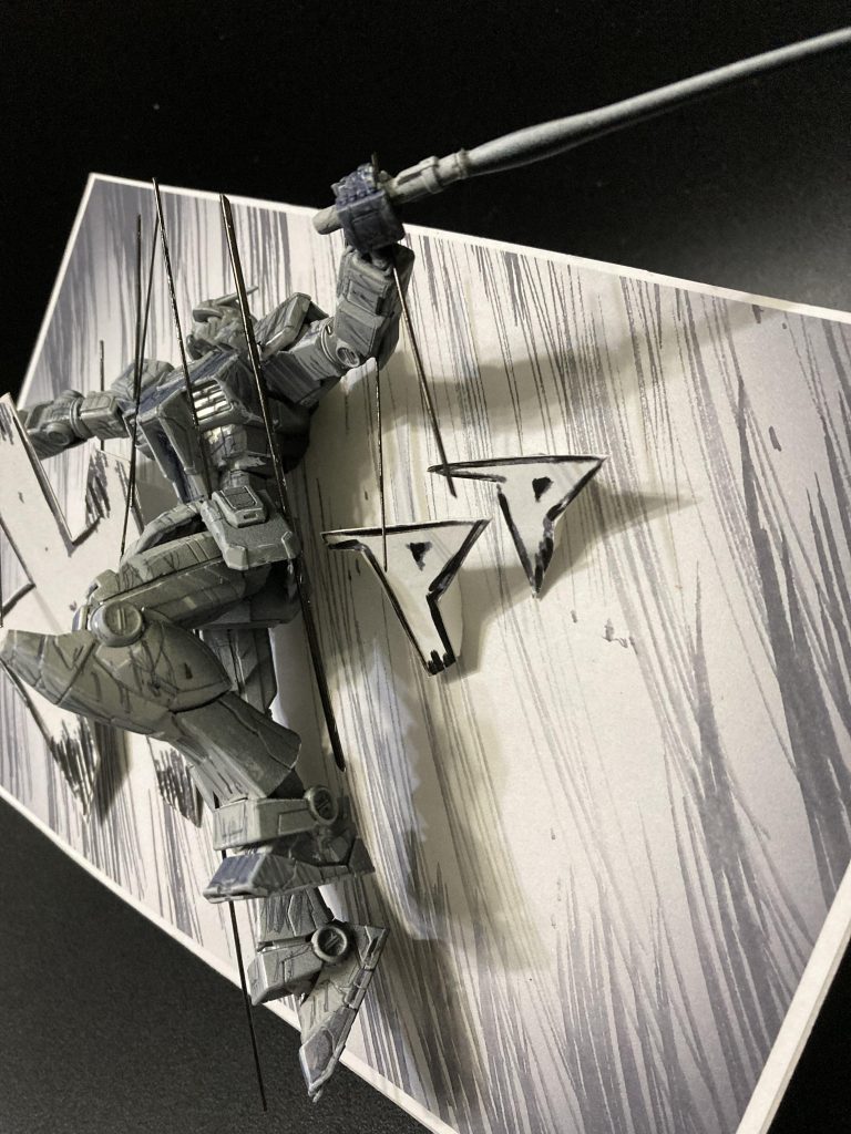 この万博ガンダムは最初からスジ彫りラインが入って、ディテールもお気軽EGには見えない位カッコイイです😃