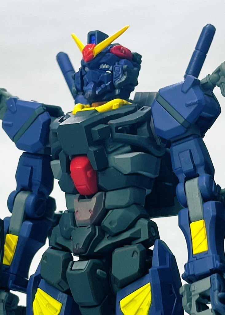 今回は特にデカールは貼りませんでした。つーかジークアクスキットはディテールが細かくて貼る隙間が少ない。