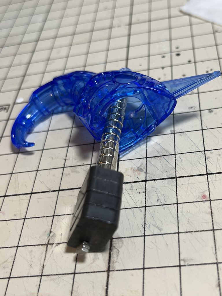 翼、アンカー、拳に磁石を入れ脱着が簡単に出来るようにしました