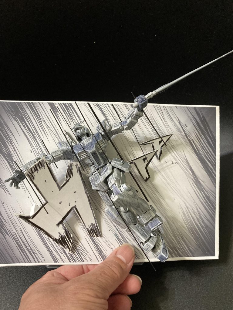 ファーストガンダムの始まり、「大地に立つ‼︎」のジャンプしてザクを斬る、人気なポージングにしました✨