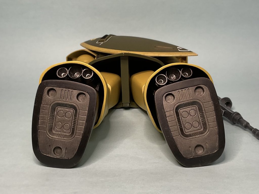 キットの足の裏の出来が良く、なんとか活かす方法を考えました。バーニアも追加!