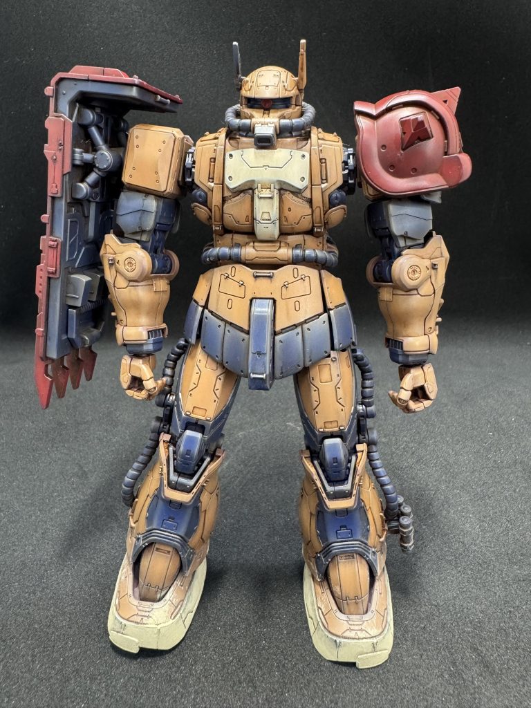 今回はウェザリング重視で制作。けばけばしくするより、自然に馴染むような仕上がりにしたかった。金属感やスス汚れ、関節部の擦れなどは控えめに。  