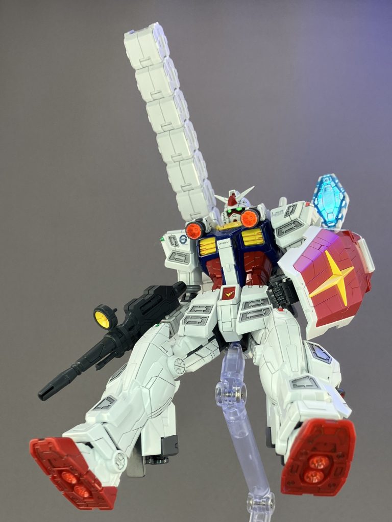 頭部センサー類と各バーニアは蛍光塗料で光ります。