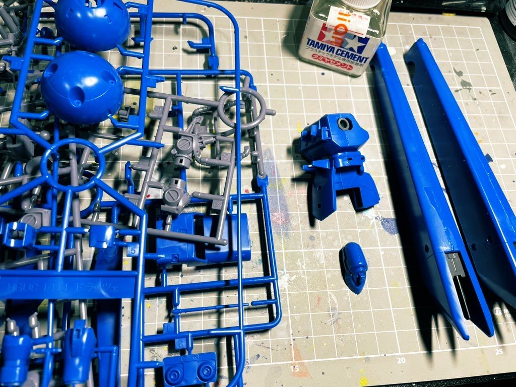 合わせ目箇所自体は少ないけど、サイズがでかく目立つからなるべく消したほうが良い気がします。