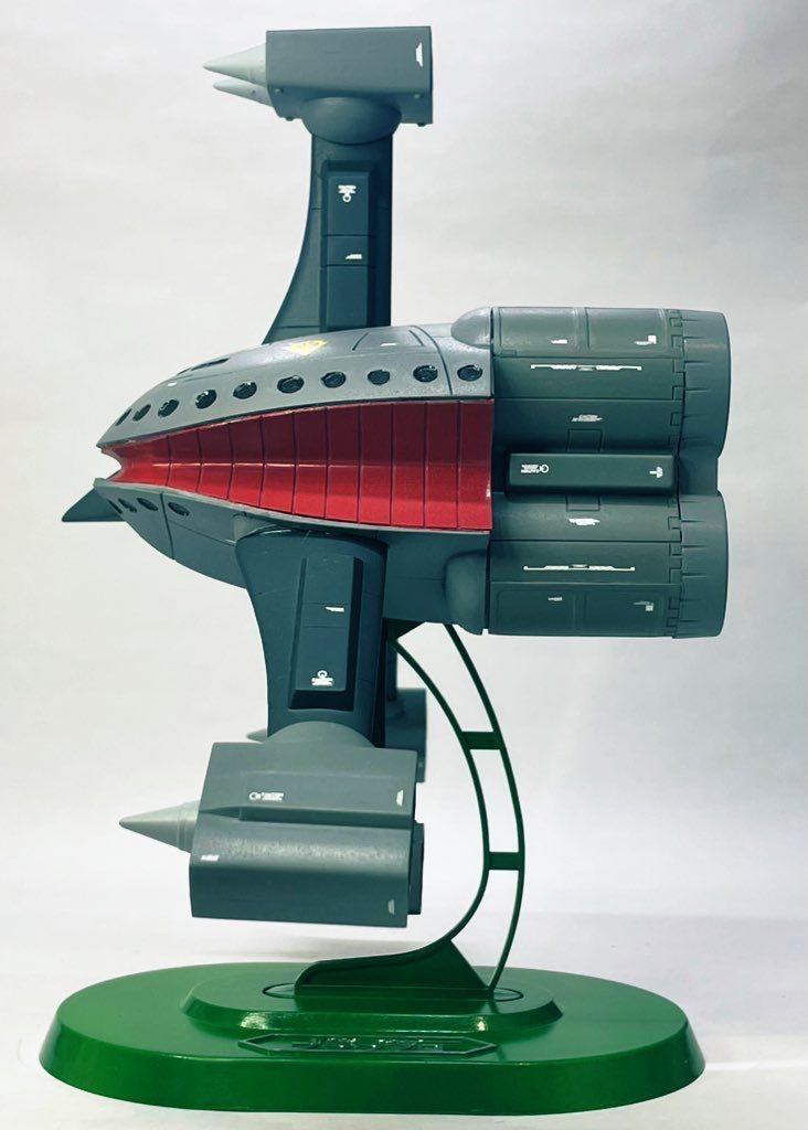 接着も合わせ目消しというか、完全に接合なので腕とか重さで剥がれないようプラ棒を中に挟んで接着しました。