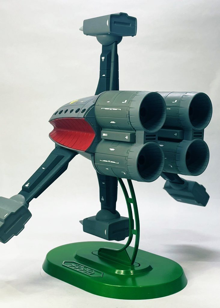 台座はパイロットをイメージしてグリーンにしました。