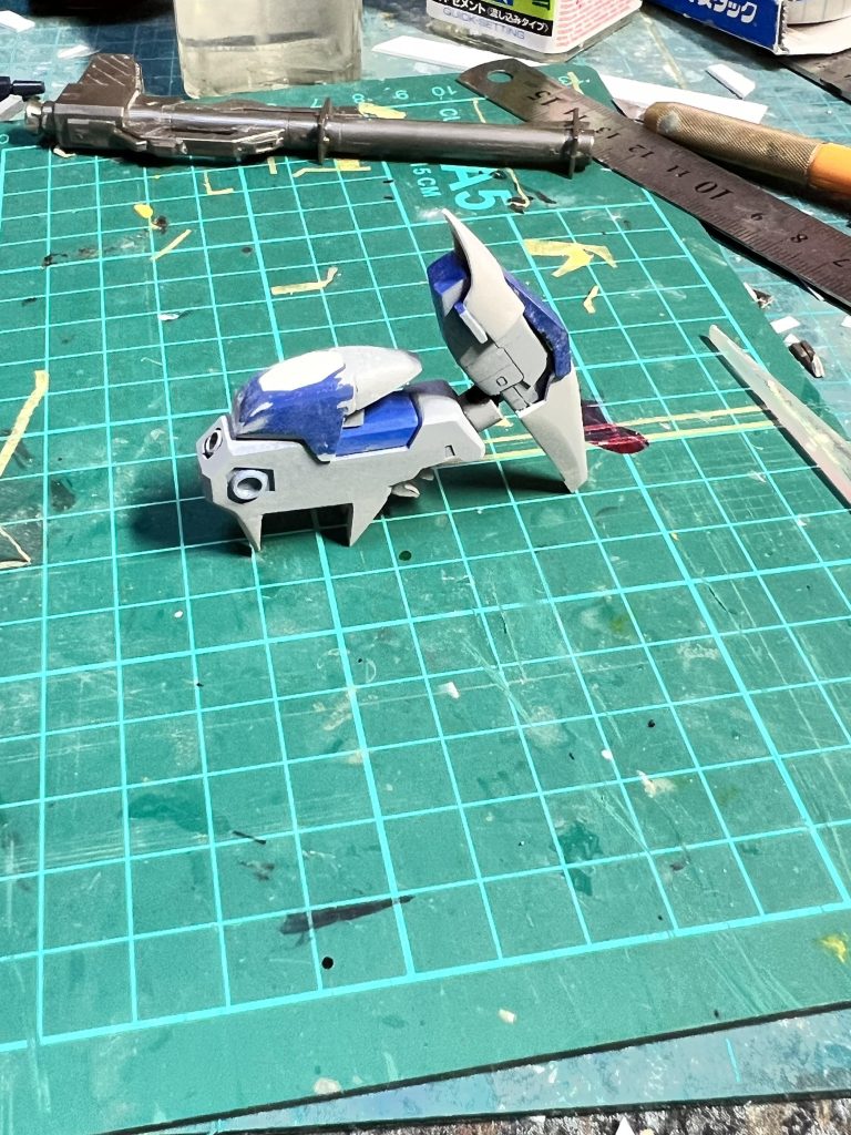 スタビライザーMGフルバーニアンの肩、旧1/100デスティニーの手甲、HGのSガンコアファイター機首から作ったジャンクのキメラモンです。大変下品ですが私には交尾中のハムスターの様なシルエットに見えました😅