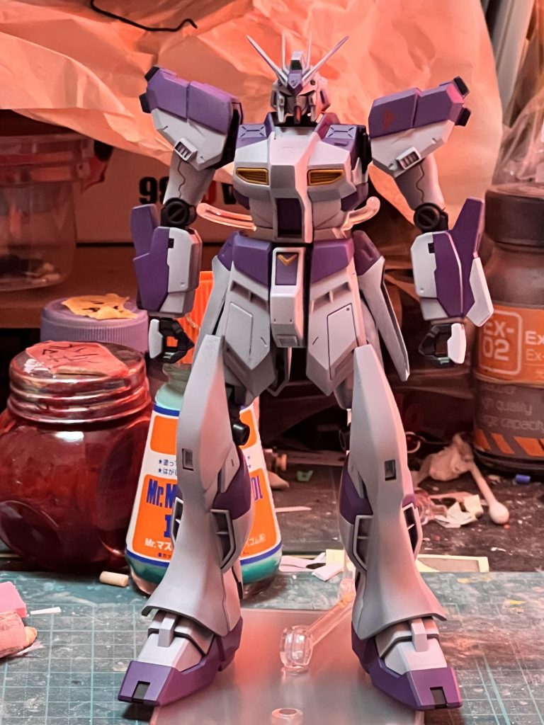 最後に肩はEGνの物をツートンカラーにする為プラ板を貼り付けました。コトブキヤのダクトノズルも付けました。ご覧いただきありがとうございました🙇♂️皆様、梅雨に入り塗装が白化しやすいのでお気をつけ下さい!