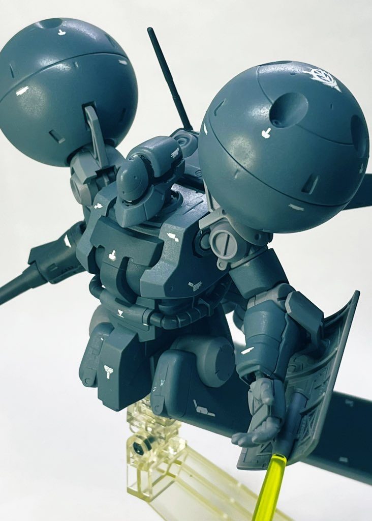 まともな資料があるわけでもないので映像みながらオリジナル再現。ブルーグレーをメインにブラックを混ぜて調色。