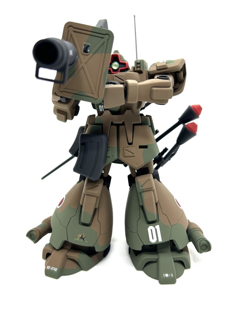 陸上自衛隊の戦車に替わる主力兵器として考えたとき、ラケーテンバズのみではどうしても火力、携行弾数が少ない気がしてパンツァーファウストやら手りゅう弾、ライフルを携行させてみました