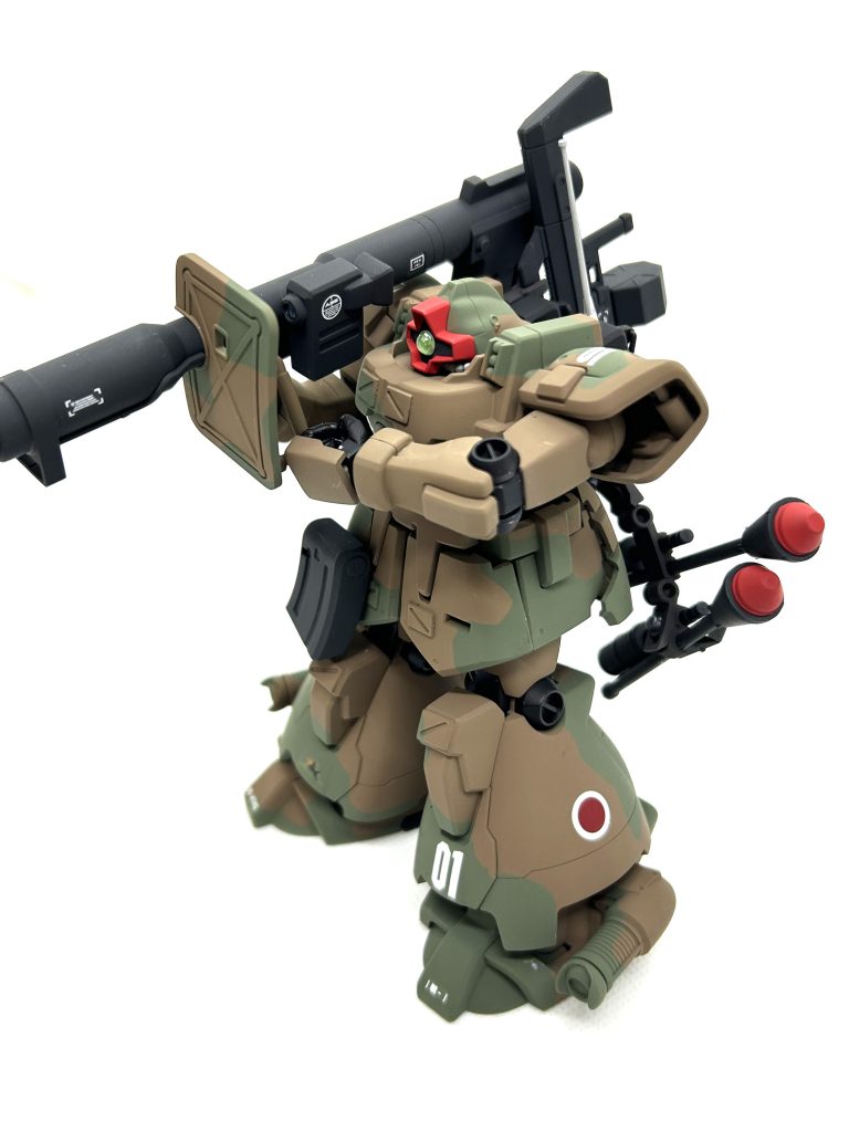 しかしながら、短期間でMSの数を揃えることが優先された結果、性能としては中途半端であることが現地運用部隊では問題となった。この時期まだ日系企業にMSを改修するだけの力はないため、運用部隊内にて可能な限りの「現地改修」を行うことで、問題を解消することとしたのである。