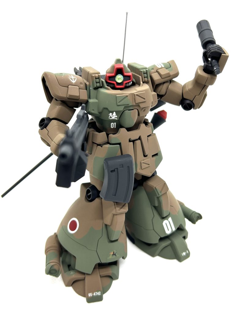 写真のドムトローペンは、武装と改修具合、エンブレムから東京都の練馬に司令部を置く、第1師団第1機動歩兵(MS)大隊長、近藤二佐乗機のものと思われる。