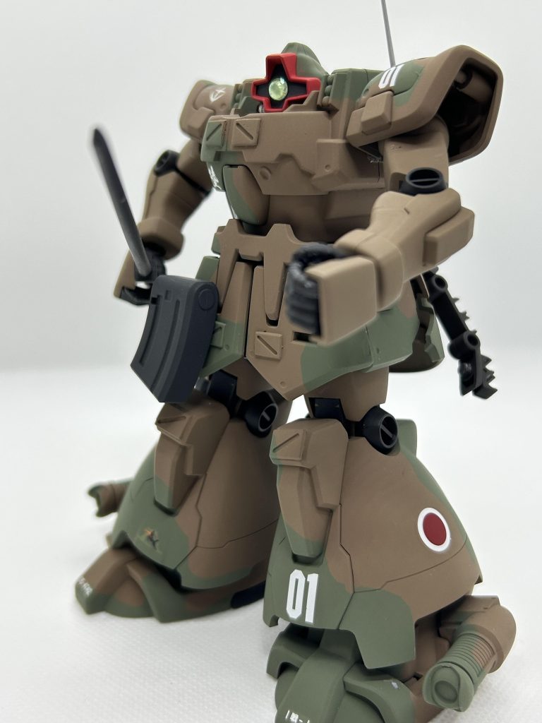 「現地改修」は統一された仕様はなく、現地整備員の創意と工夫だけでなく、搭乗員個人の趣味や特性までもが反映された結果、「ただの一機も同一仕様の機体が存在しない」とささやかれるほどの様々なバリエーションを持つことになった。これら「現地改修」には限界があるものの、得られたノウハウは後のMS開発の重要な礎となるのである。