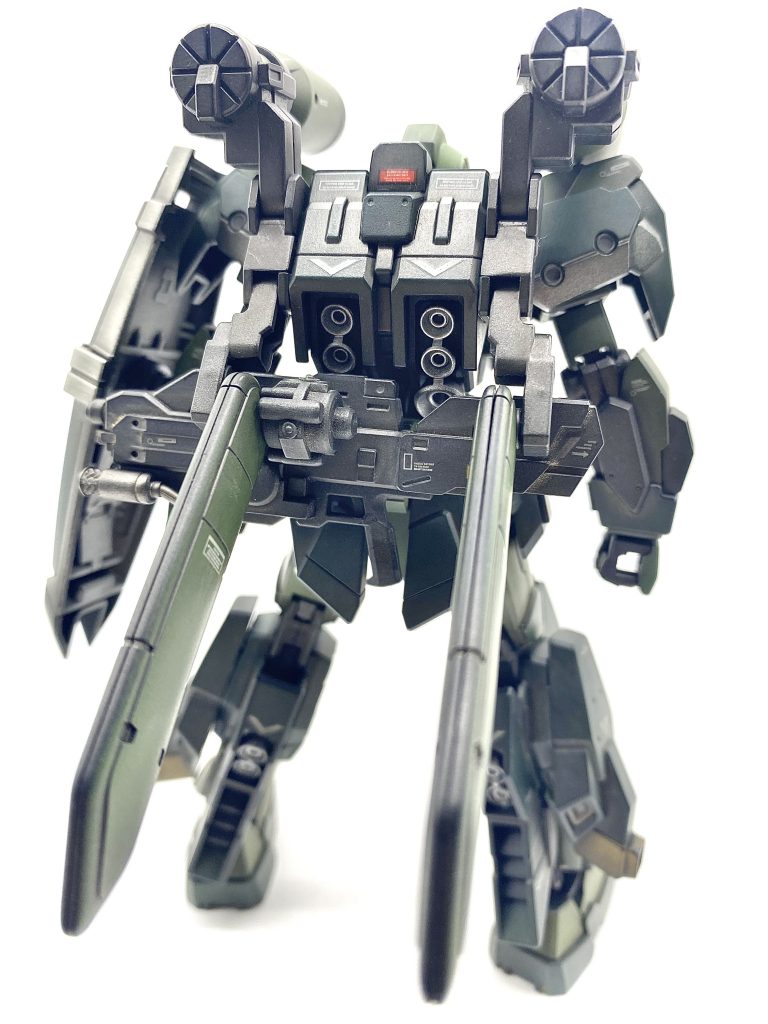 写真では、わかりづらいかも知れませんが…リヤスカートにネオジムでビームライフルを付けたら、こんな感じになります。