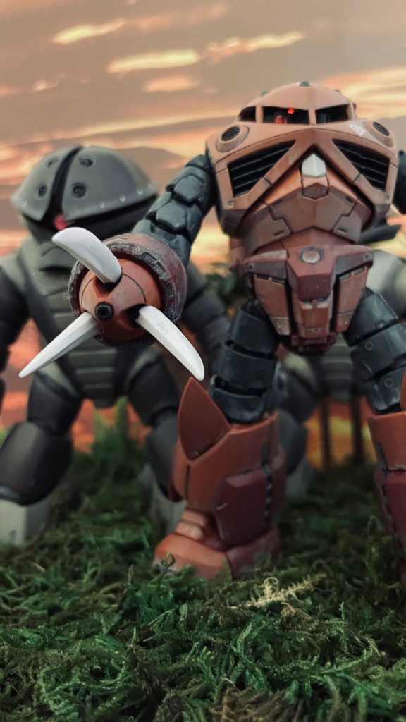 シャア専用ズゴックとアッガイにはマルチホワイトでウェザリングを施しています。RGシャア専用ズゴック、アッガイ2機はHGとなります。RGズゴックは言わずもがな、HGアッガイも大河原先生のデザインに忠実な造形と思います。