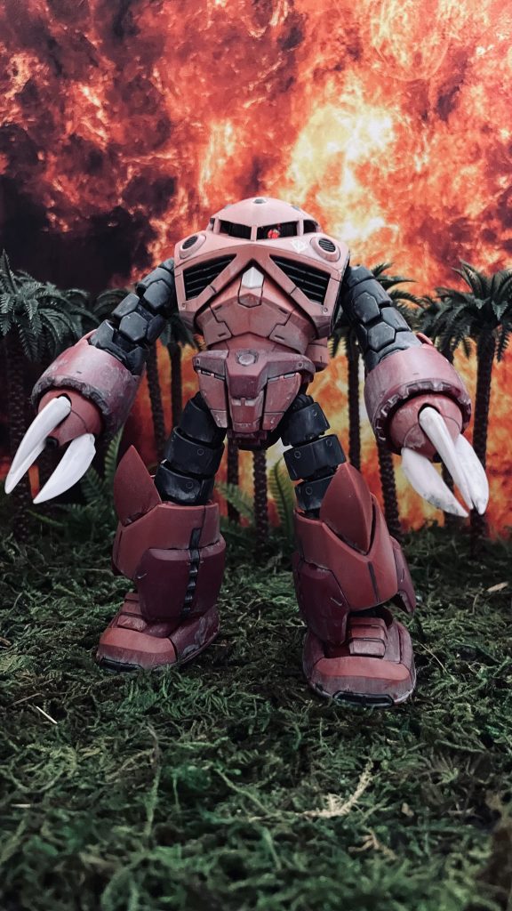 爆炎をバックに一枚。オリバーストーン監督「プラトーン」の告知ポスターのような構図となりました。