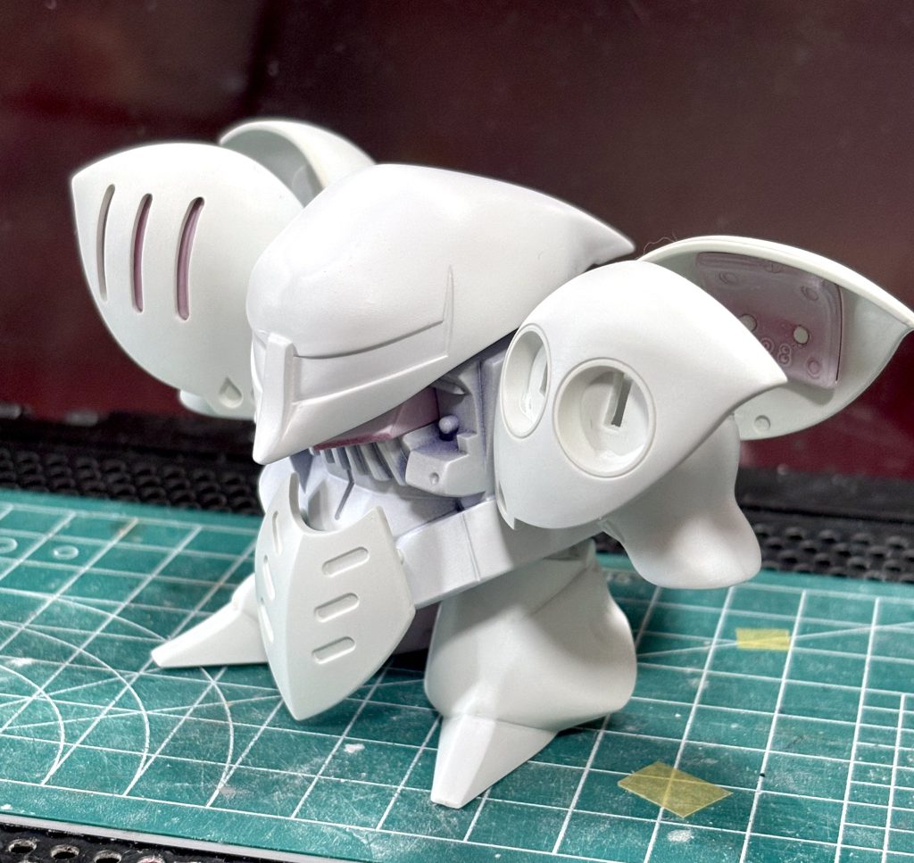 合わせ目は、頭部、腕、足に出ます。