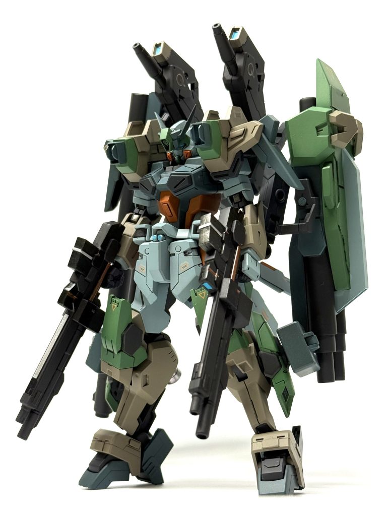 中長距離戦に特化した機体のため近接武器はない。武装手持ちビームライフル「デュオス・レーヴ」両肩ビーム砲「アレース」頭部ビーム砲「ツォーン改」連結二連装ロングレンジビーム砲「アストラべツインキャノン」ミサイルポッド  