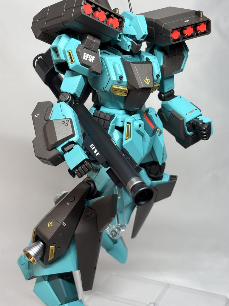 武器は青味があるメタリックにしました。