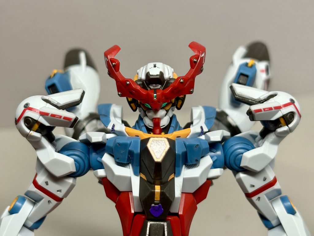 ご尊顔。レッドベルチャーとユリエルイエローで頑張りました。特にユリエルイエローは成形色とほぼ同じに見えます。