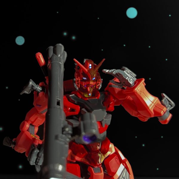 右手にバズーカ左手に敬礼