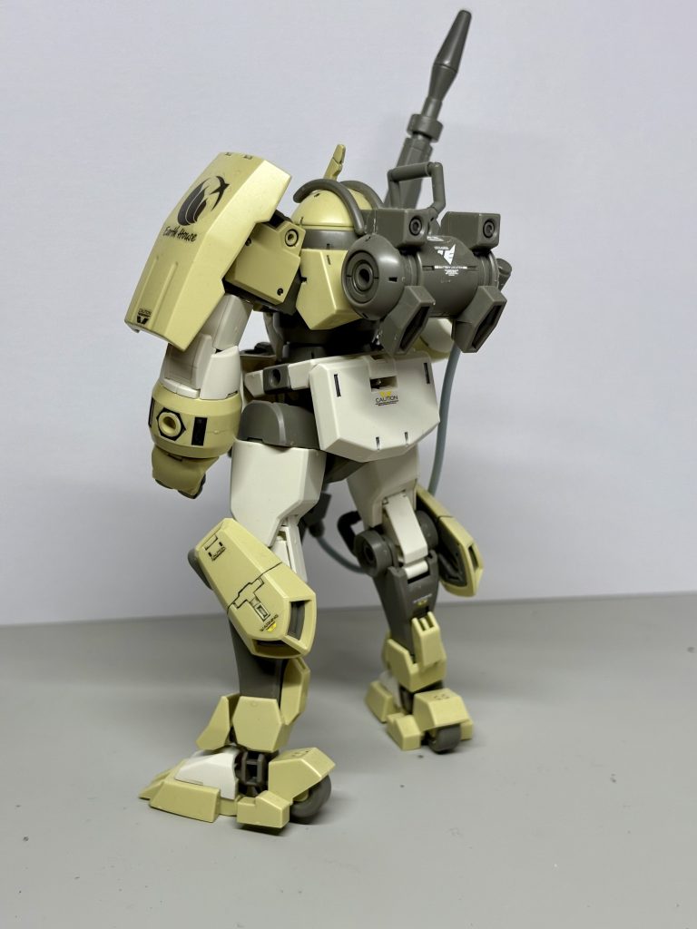 後ろから。新しいキットで合わせ目なんてほとんど見えないし色分けも凄いのに驚かされました。