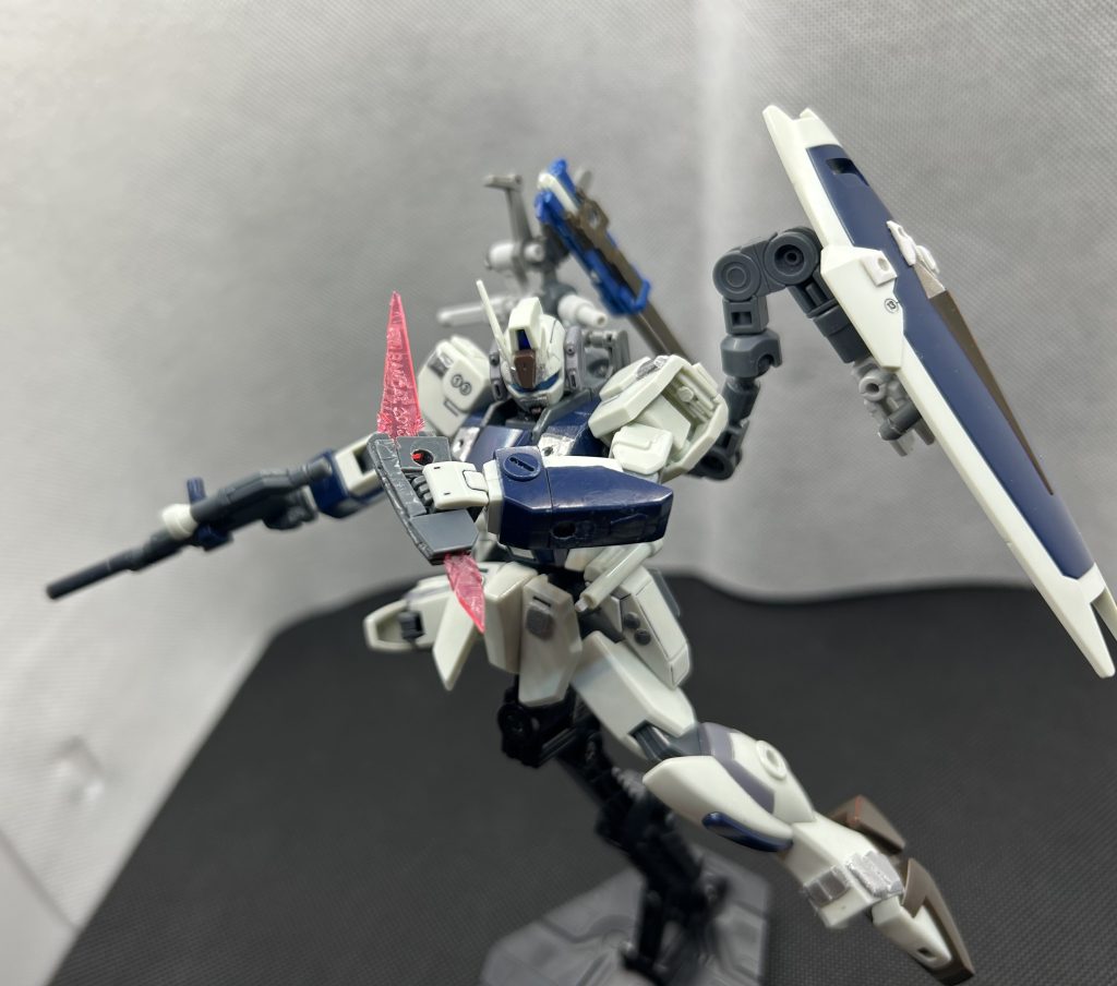 多目的兵器”ドルフゲベール“ソードストライカーの装備マイダスメッサーのデータを使われている為、3形態ビームガン、ビームブーメラン、ビームソードが使用する事が可能。